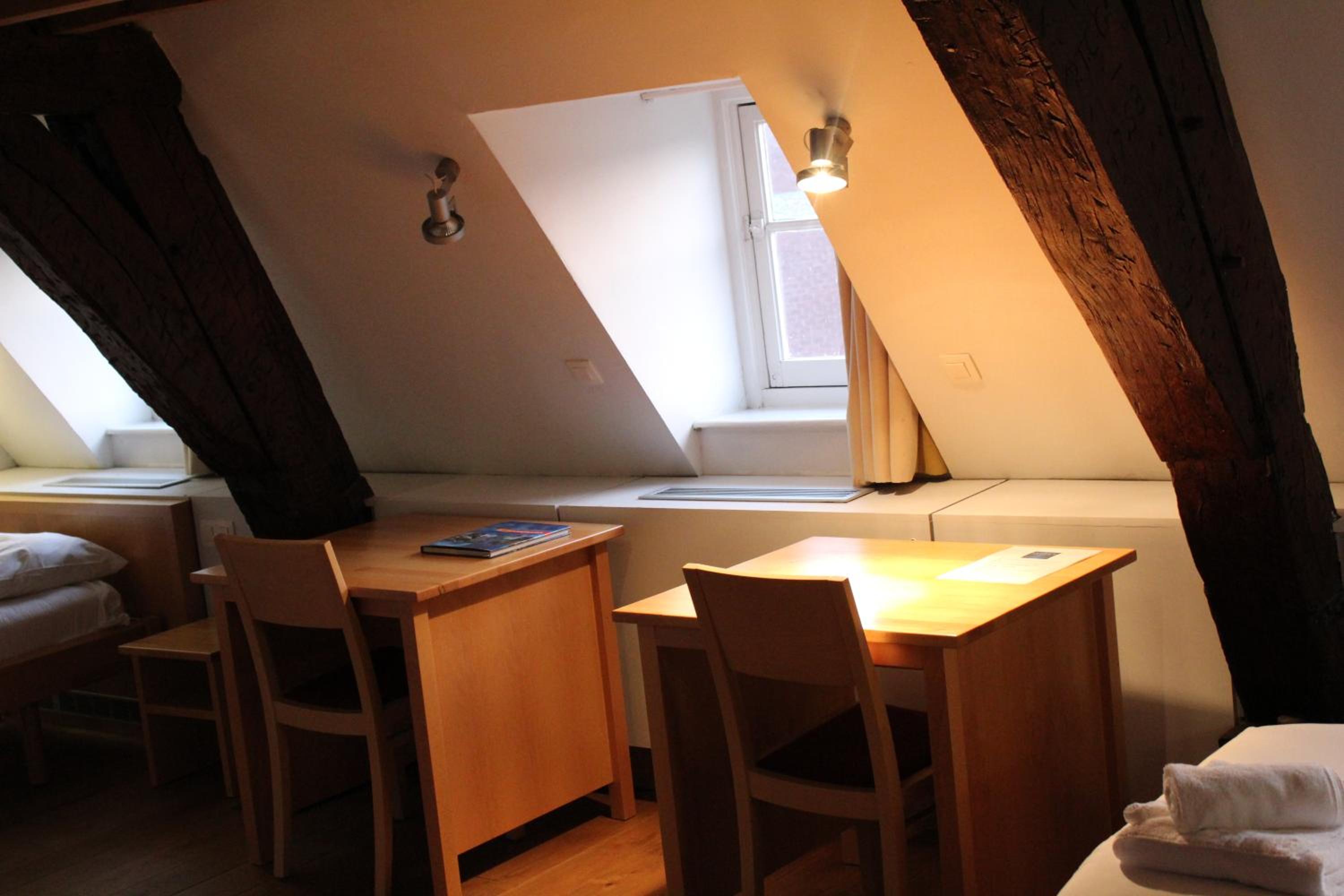 Triple Room with Private Bathroom - Photo 4
