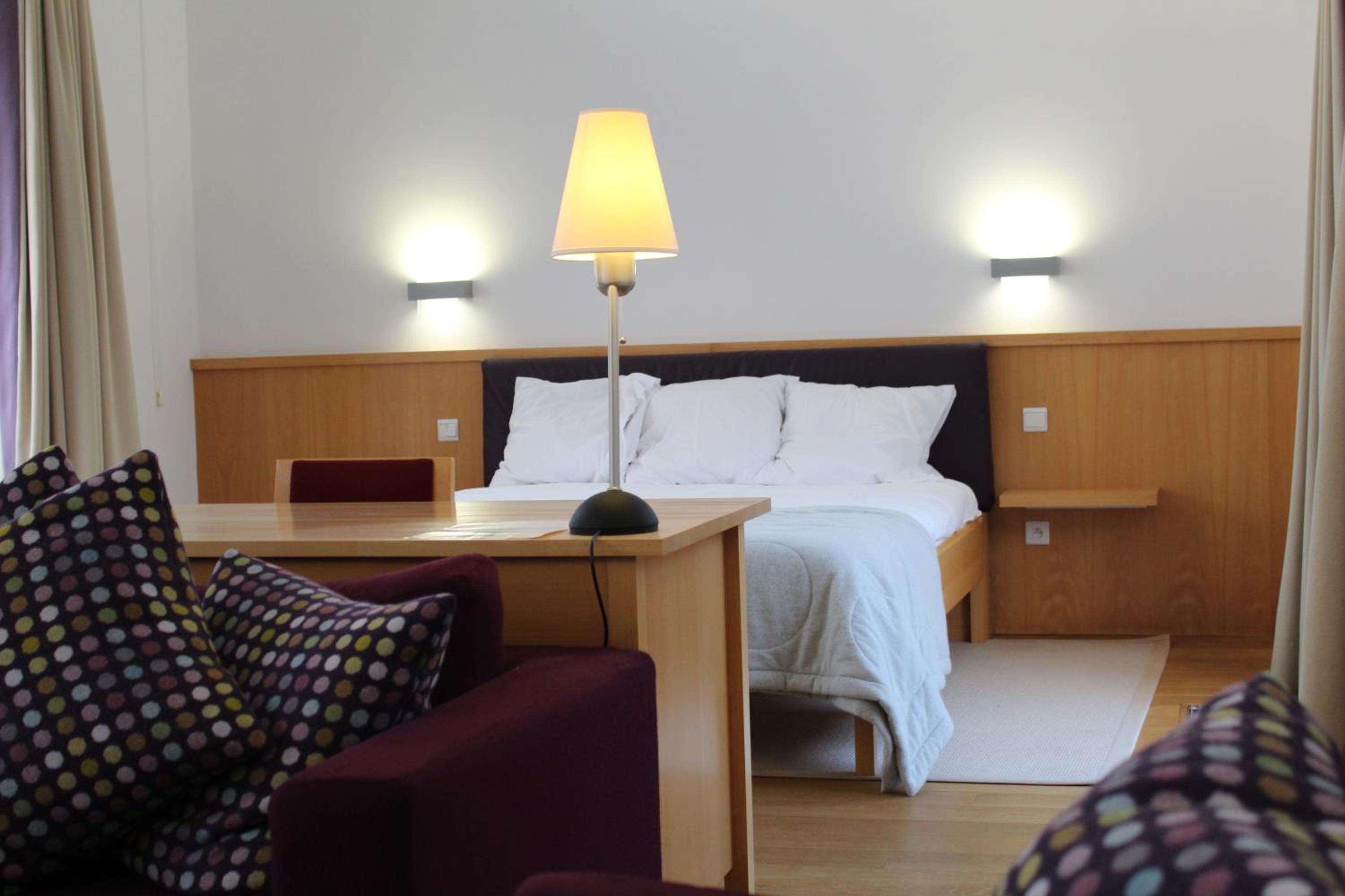 King Suite with Balcony - Photo 5