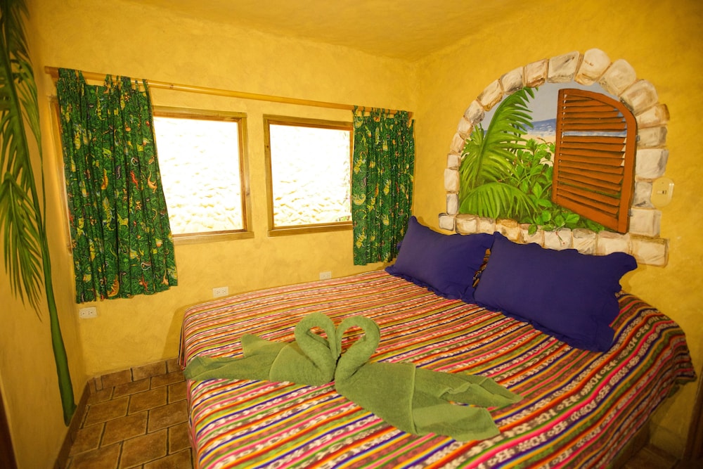 Village Room - 1 Queen photo 3