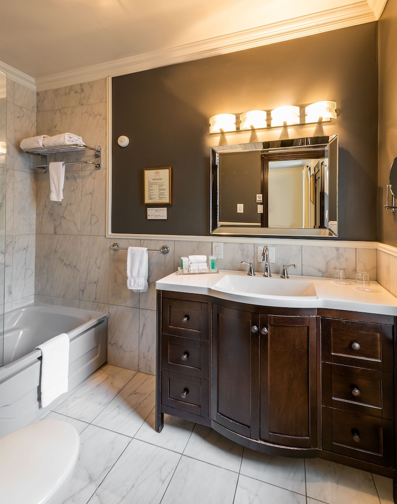 Clos St-Louis Suite thumbnail 5
