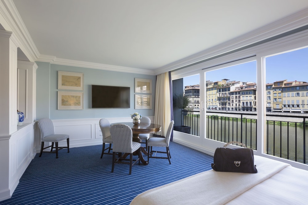 Signature Suite (Non Smoking) thumbnail 6