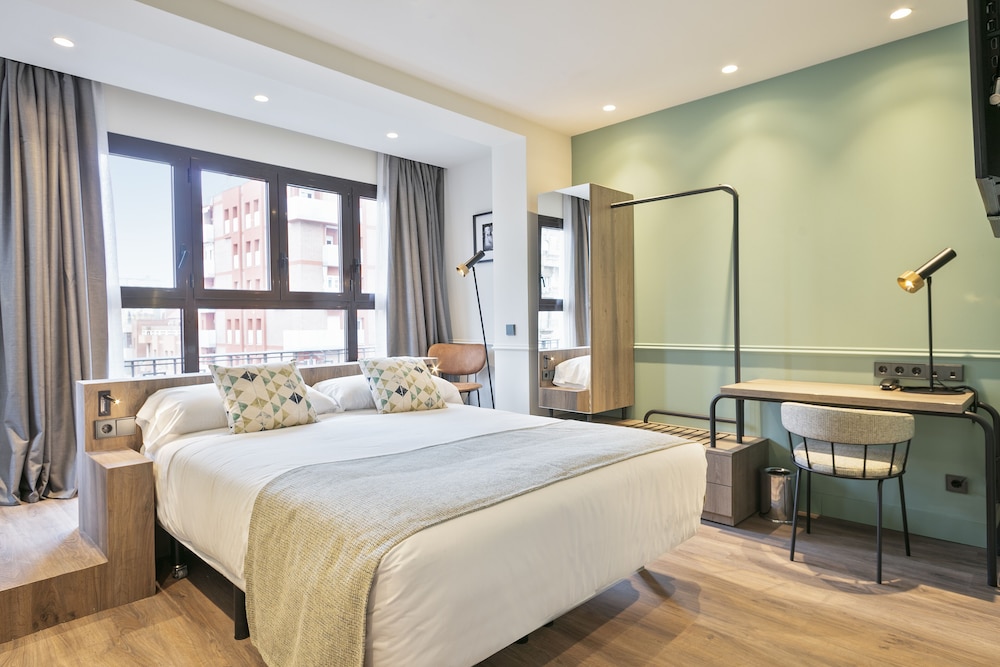 Superior Double Room (Queen Size)