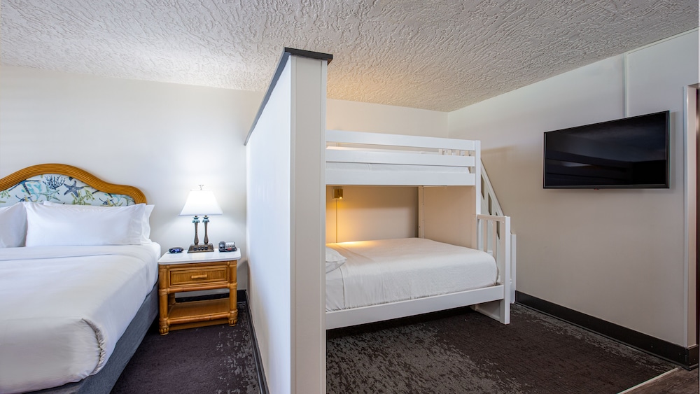 Standard Room, Multiple Beds, Oceanfront - Photo 4