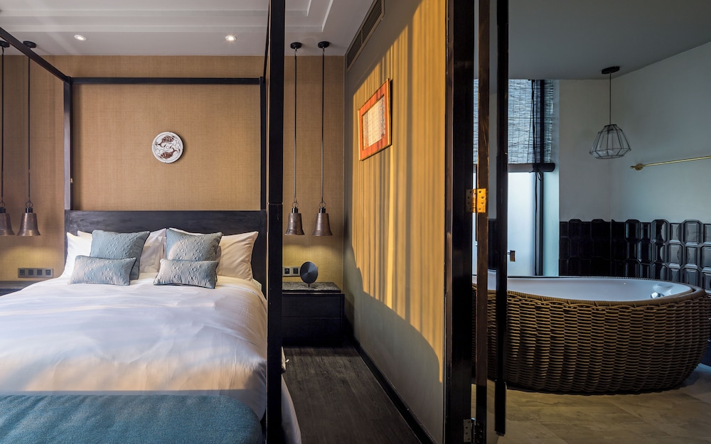 Suite, River View