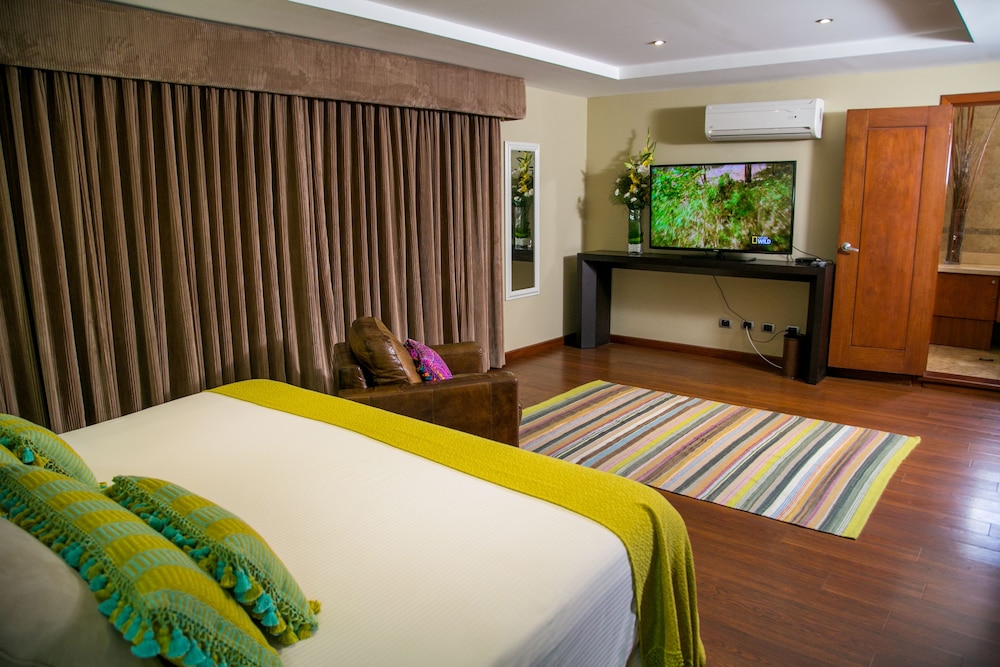 Junior Suite, 1 King Bed photo 1