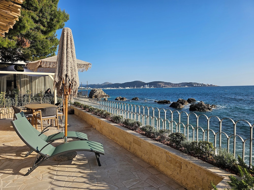 Luxury Villa, 4 Bedrooms, Private Pool, Beachfront