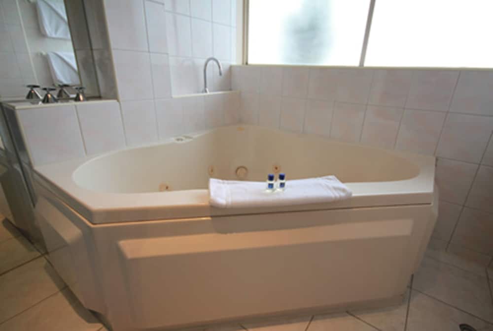 Deluxe Spa Room - Photo 3