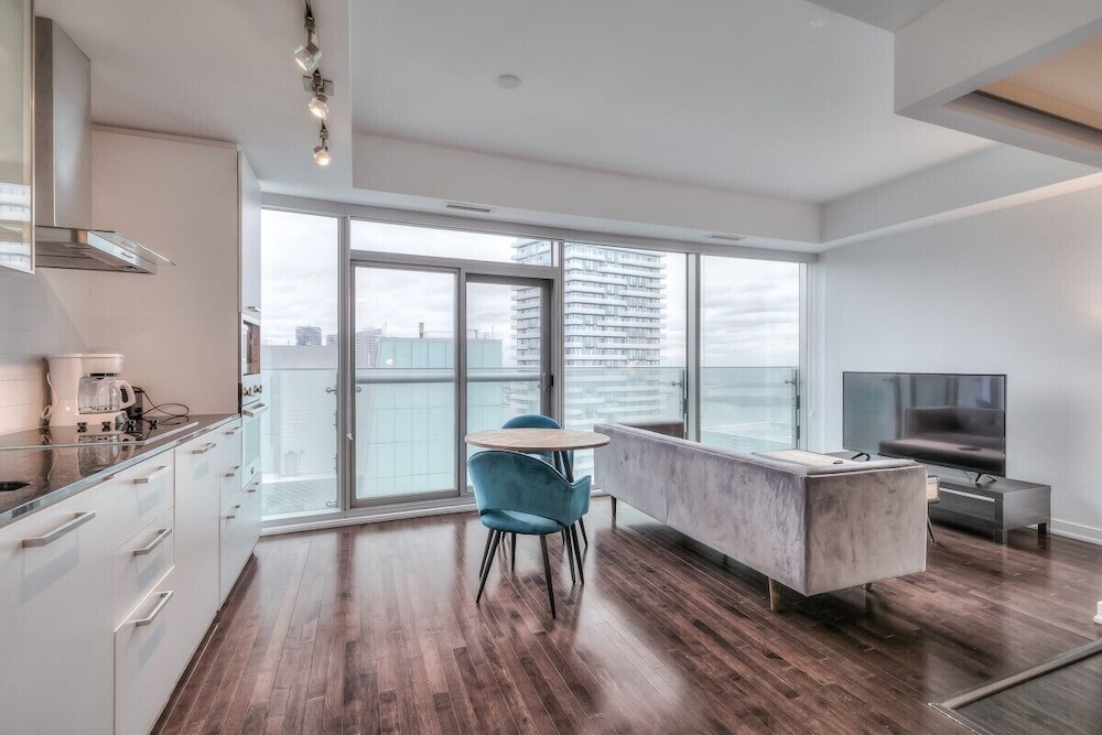 Executive Suite, Non Smoking, Lake View