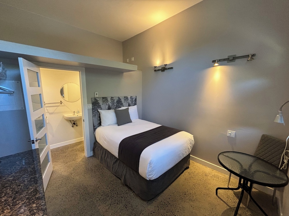 Signature Single Room, 1 Double Bed, Kitchenette, Ground Floor
