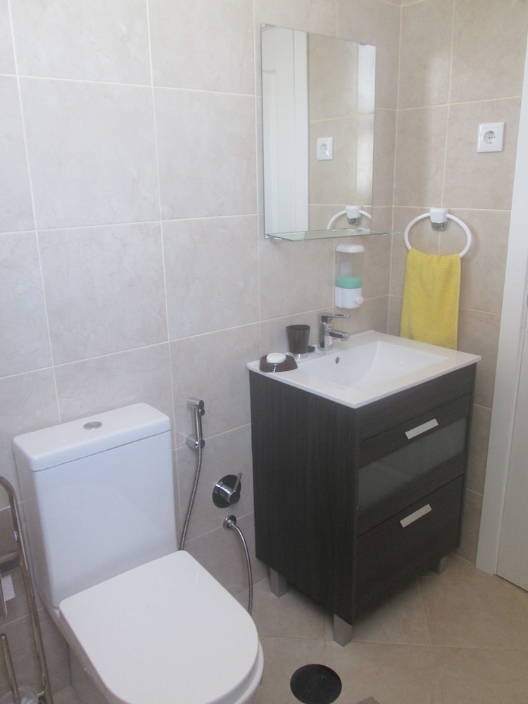 Basic Double Room, 1 Bedroom, Non Smoking photo 3
