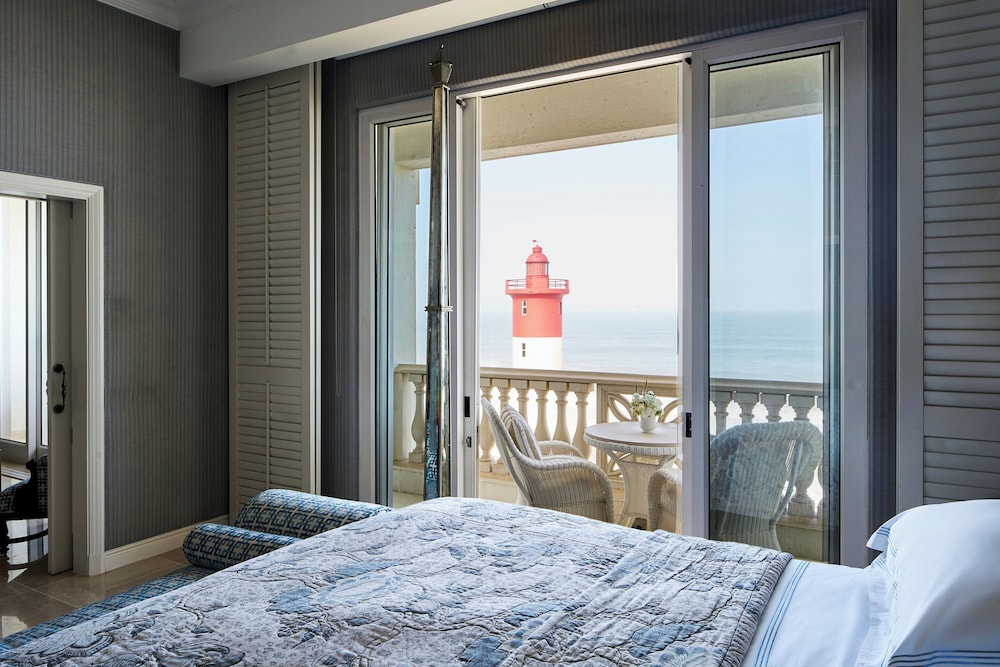 Luxury Sea Facing Suite - Photo 7