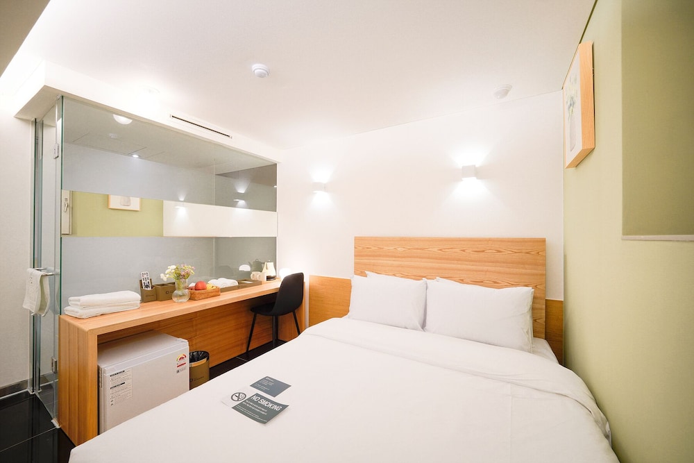 Standard Double Room - Photo 4