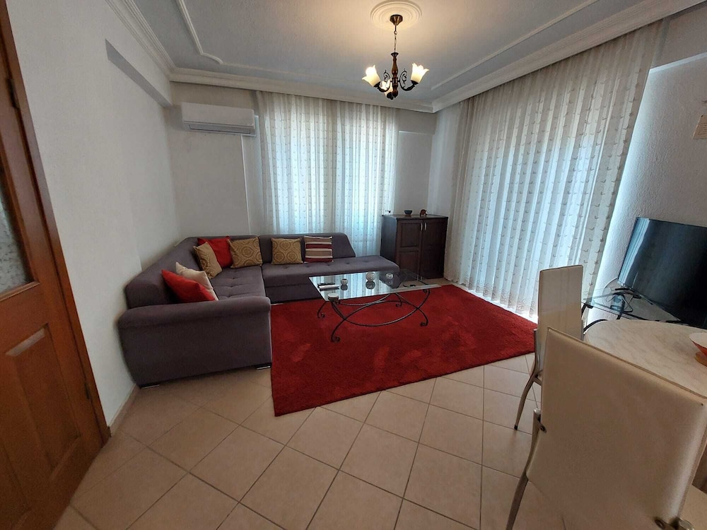 Classic Condo, 2 Bedrooms, Garden View