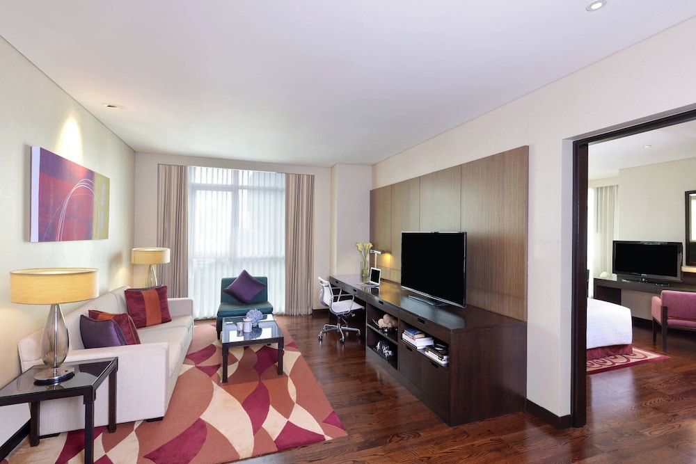 Deluxe Suite, 3 Bedrooms, City View photo 3