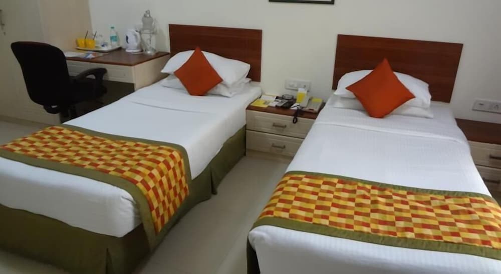 Room - Photo 12