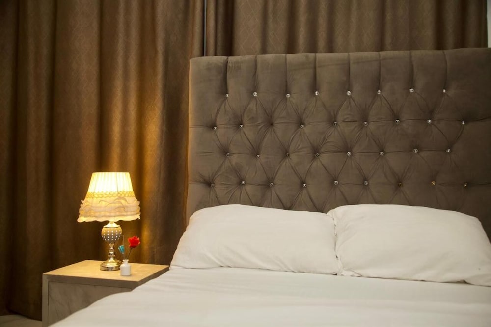 Deluxe Room, Balcony, City View photo 3