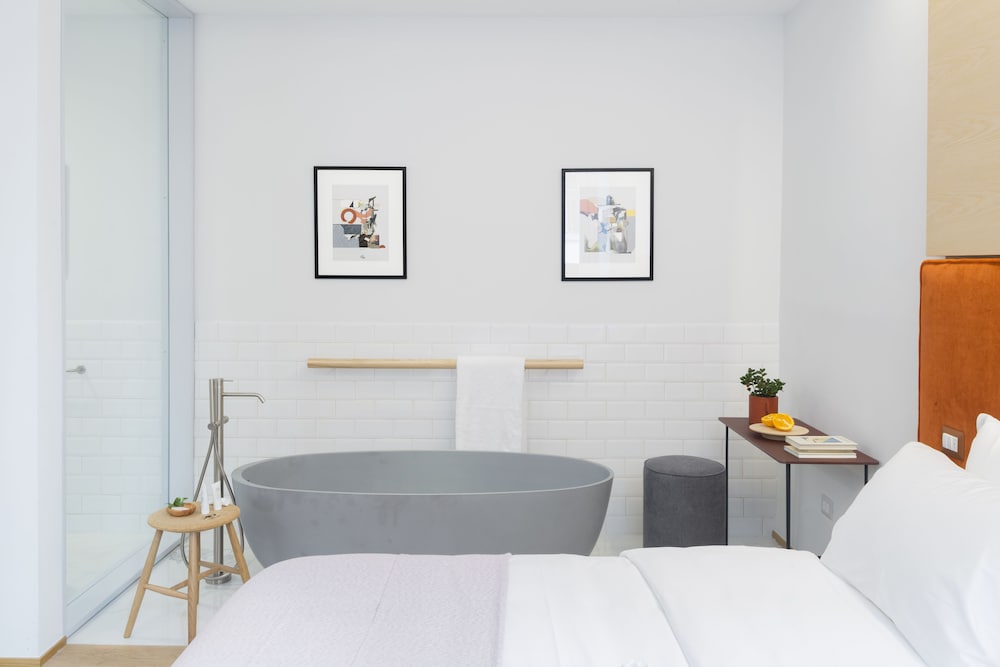 Luxury Double Room, 1 Queen Bed, City View photo 2