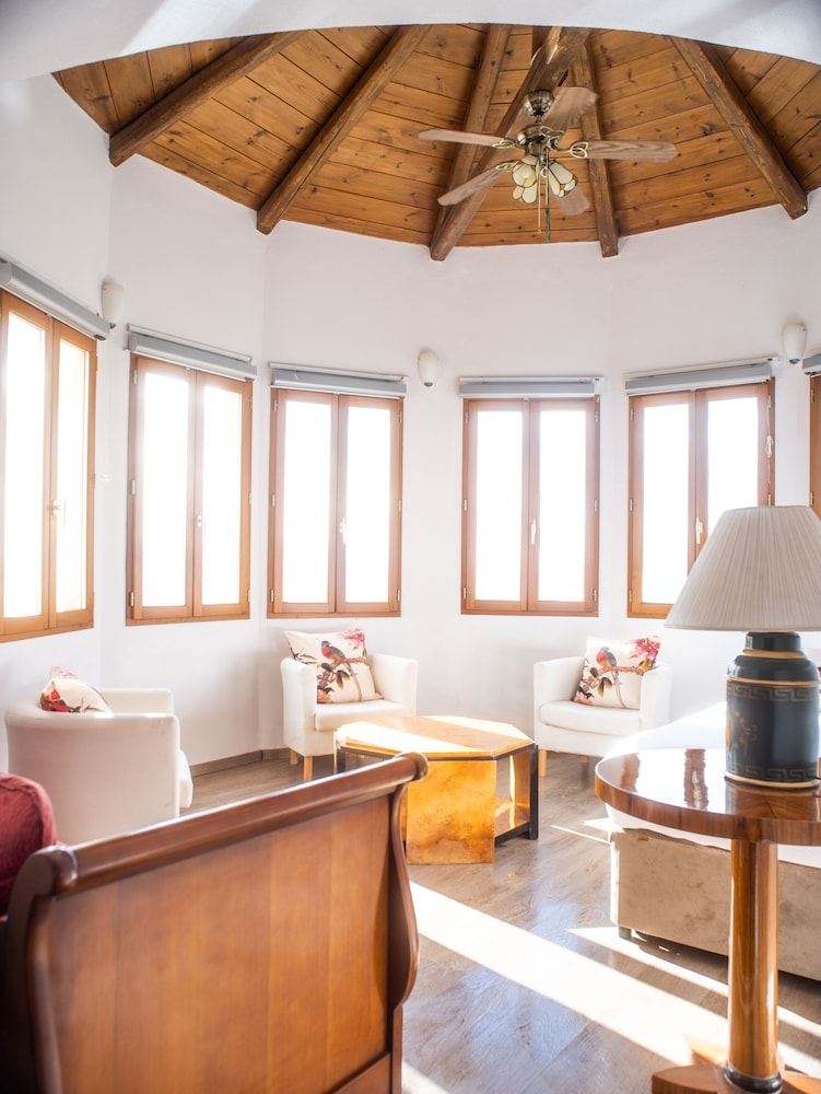 Family Room, Panoramic Sea and Pool View photo 1