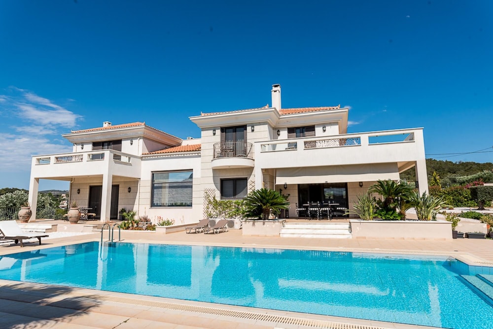 Villa photo 3