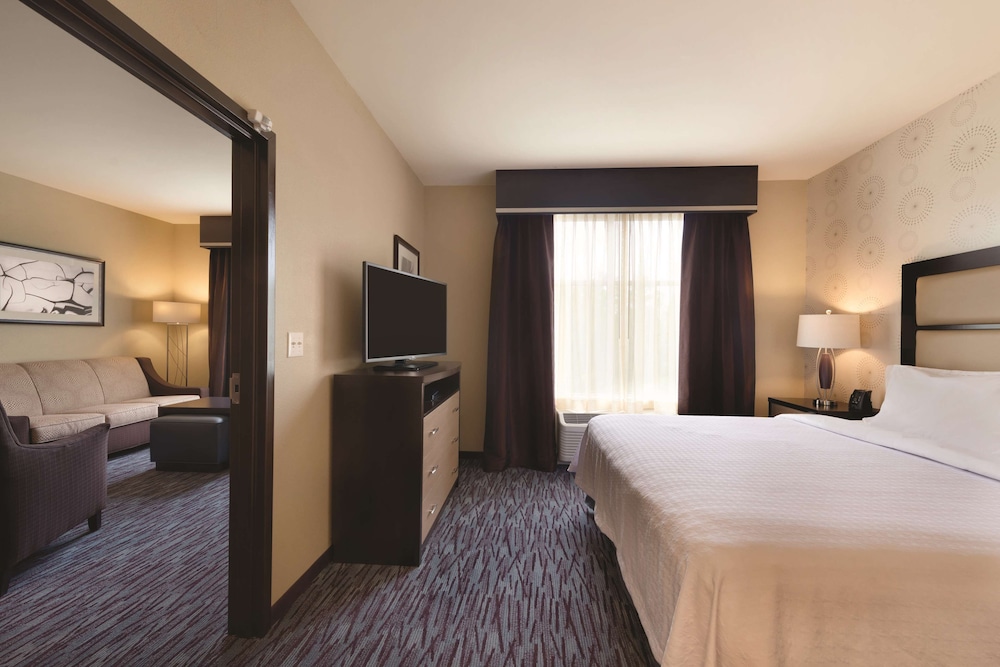 Suite, 1 King Bed, Accessible, Bathtub (Mobility & Hearing) photo 1
