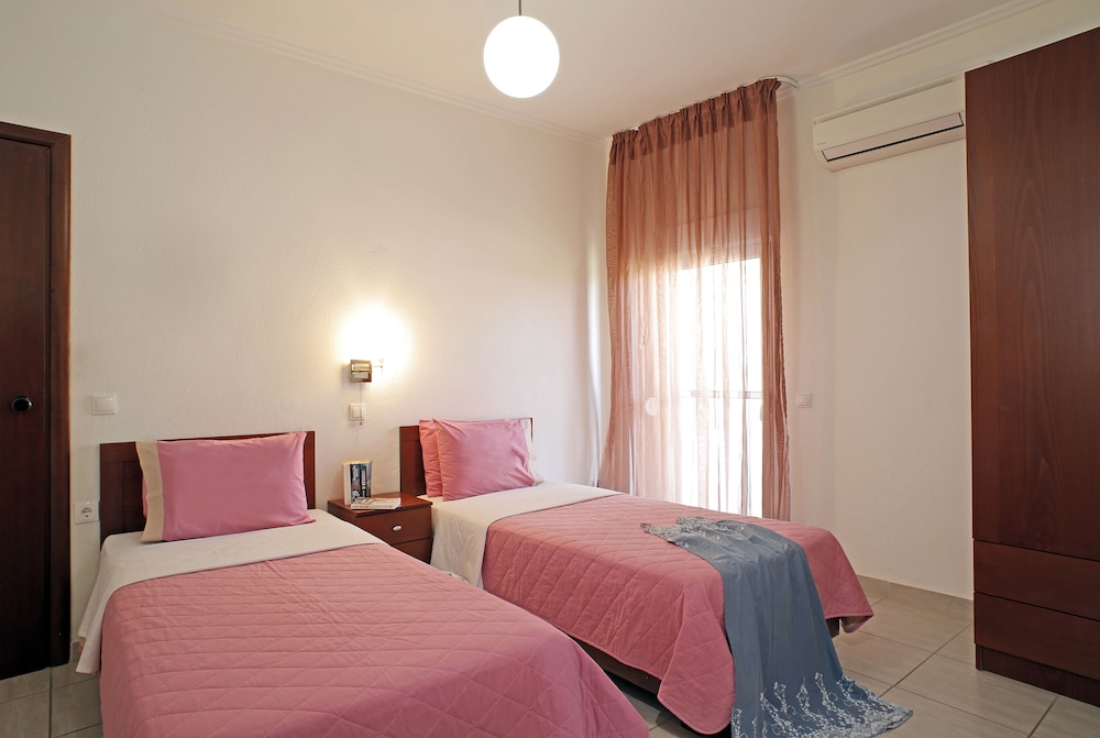 Family Suite, 2 Bedrooms, Connecting Rooms photo 2