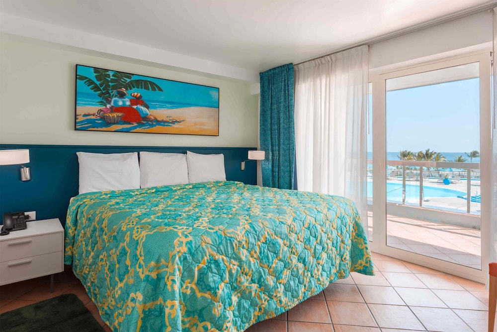 Suite, 3 Bedrooms, Balcony, Ocean View photo 2