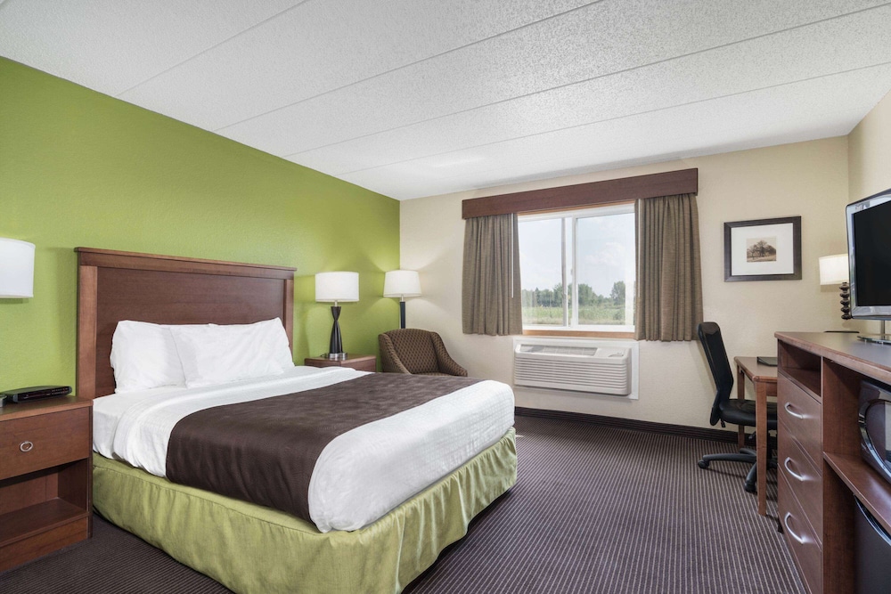 Suite, 1 Queen Bed, Non Smoking photo 1