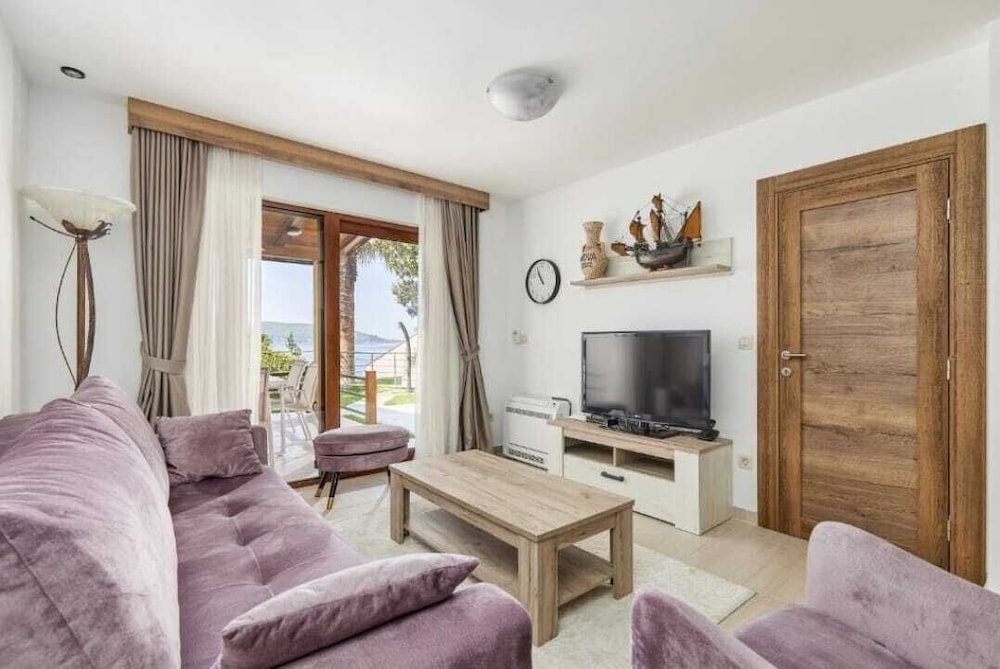 Luxury Villa, 2 Bedrooms, Balcony, Sea View