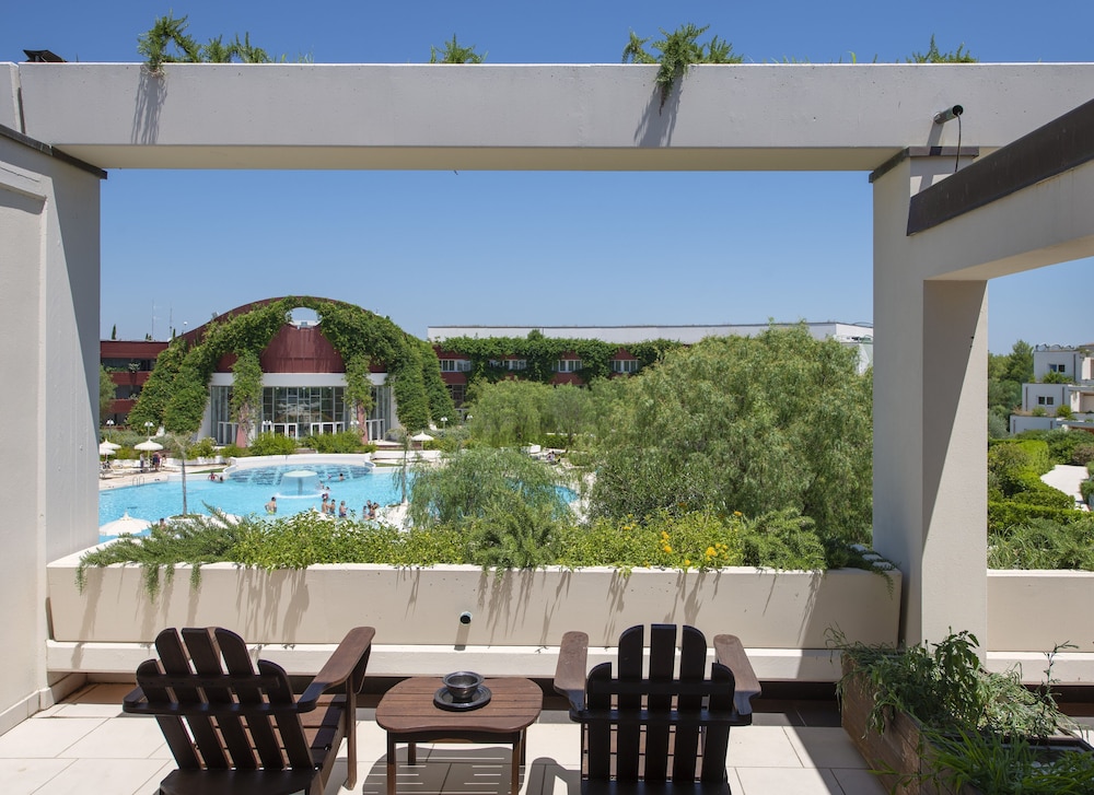 Premium Room, Pool View - Photo 2