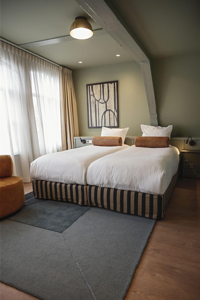 Deluxe Twin Room (Luxe Grachtenkamer) photo 3