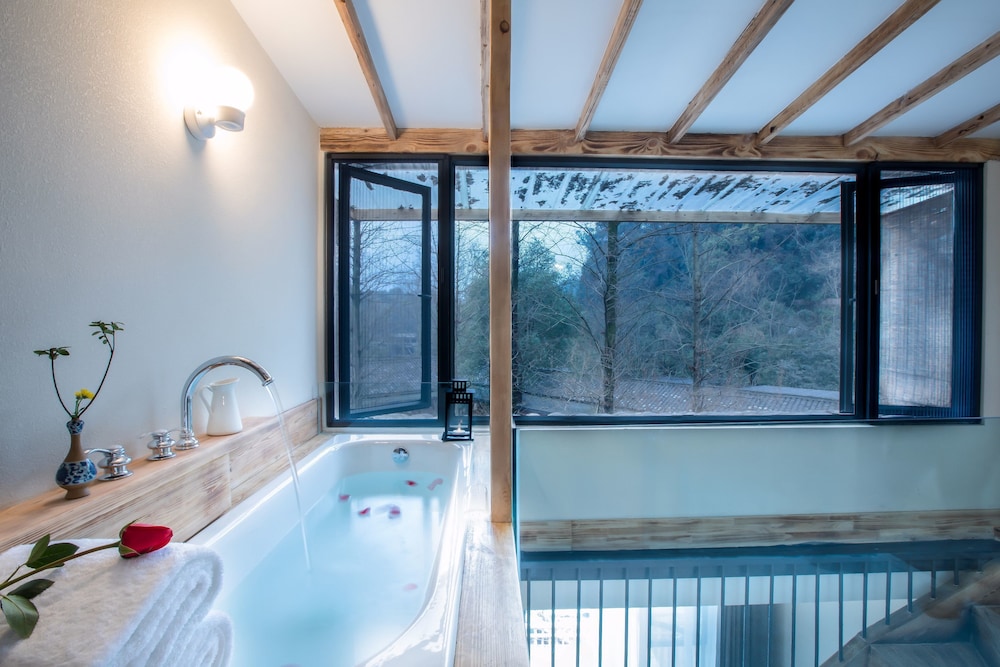 Loft, Hot Tub photo 2
