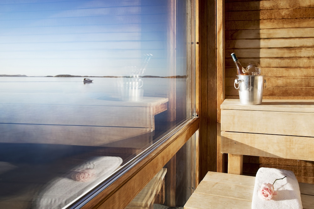 Pavilion Room (Inc. Private Jacuzzi) photo 2