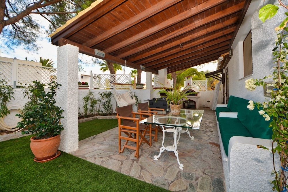 Villa photo 2