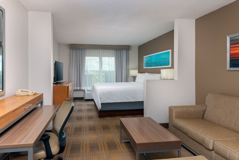 Junior Suite, 1 King Bed (Additionl Living Area) photo 3