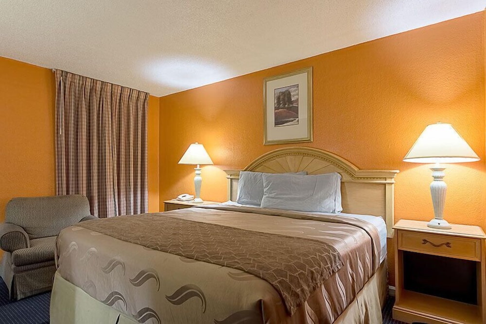 Standard Room,1 King Bed, Smoking photo 1