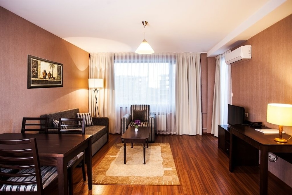 Grand Suite, Mountain View - Photo 1