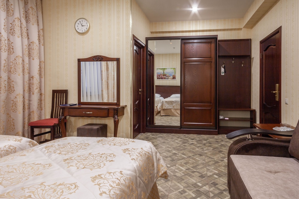 Standard Family Double or Twin Room photo 3