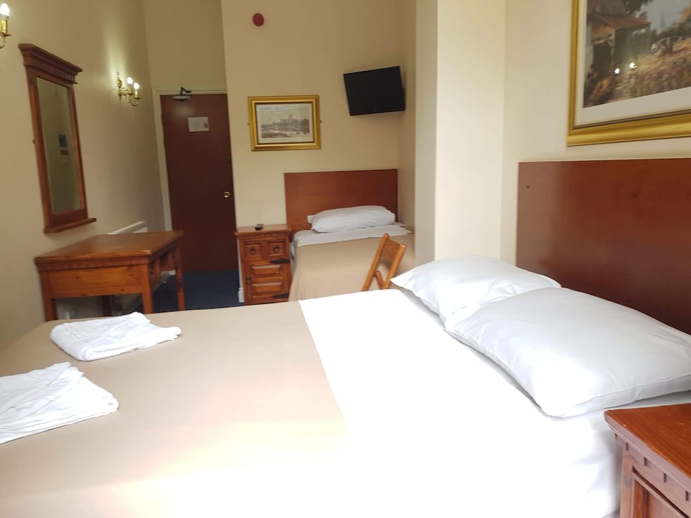 Triple Room, Ensuite photo 1