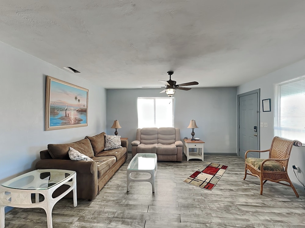 House (2 Bedrooms)