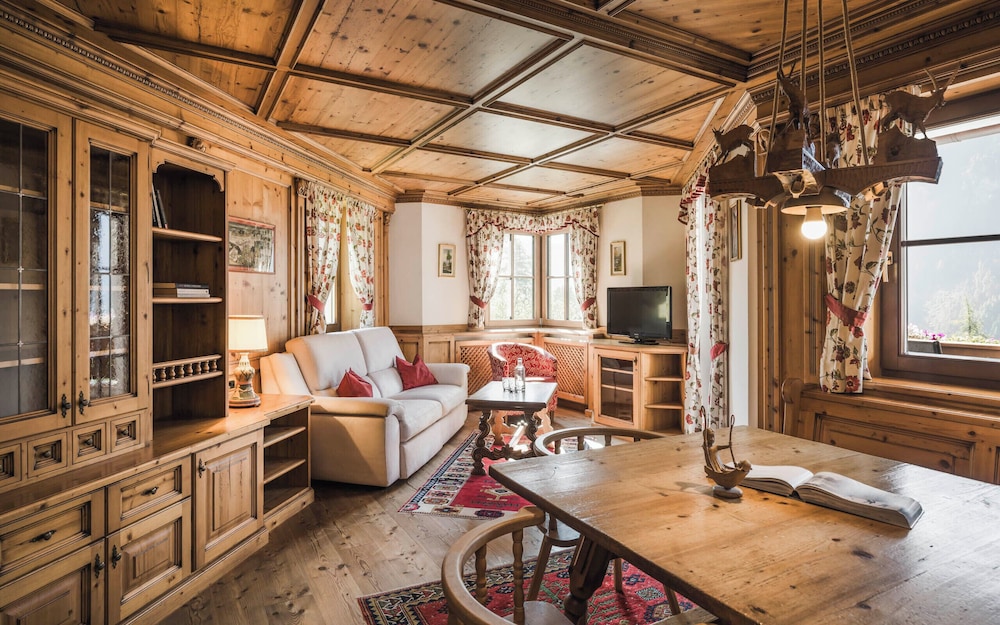 Family Suite Sacun with balcony and Dolomite view photo 1