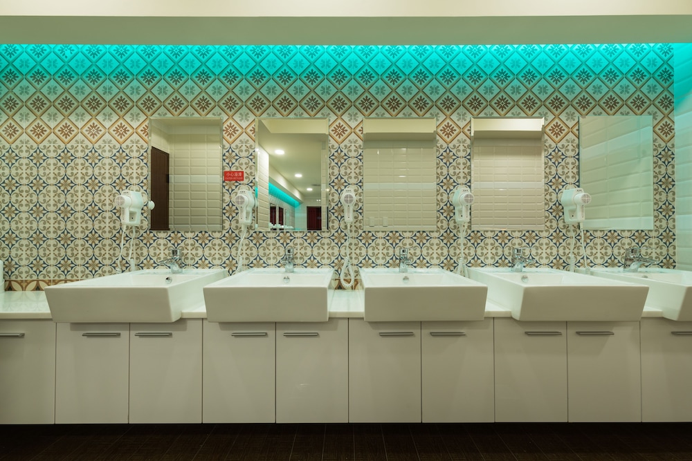 Shared Dormitory, Women only, Shared Bathroom photo 2