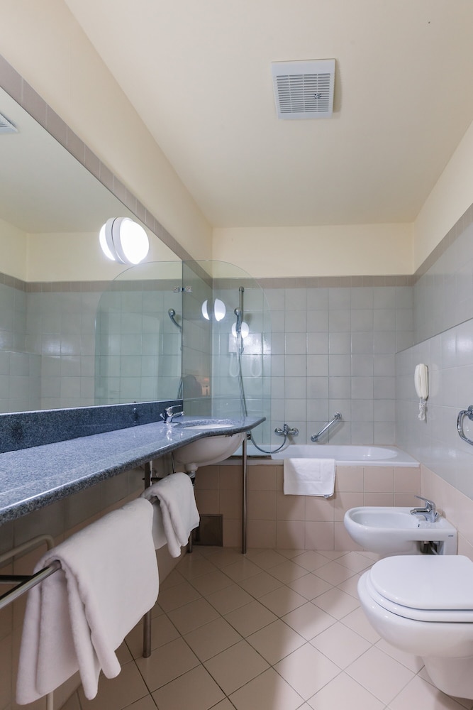 Premium Double Room, Park Side photo 3