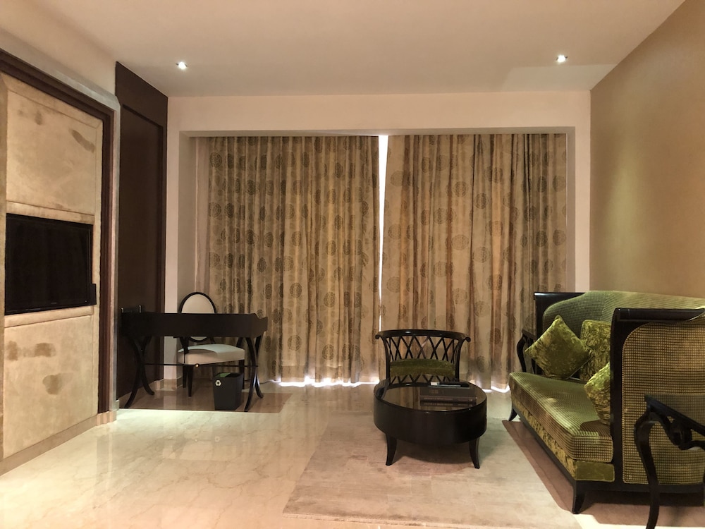 Suite, 1 King Bed