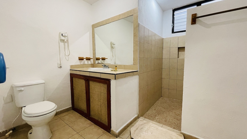 Basic Quadruple Room - Photo 8