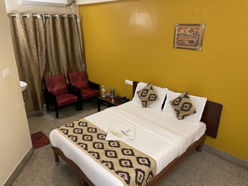 Deluxe Room, 1 Bedroom, Non Smoking, City View (Airconditioned) photo 3