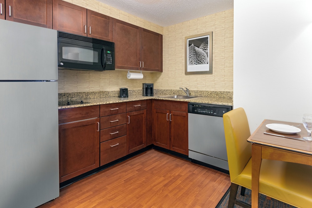 Suite, 1 Bedroom - Photo 8