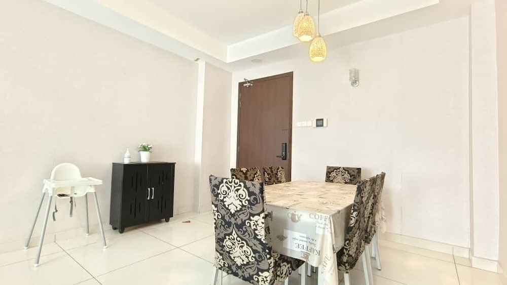 Family Apartment, 3 Bedrooms, Bathtub, Pool View photo 3