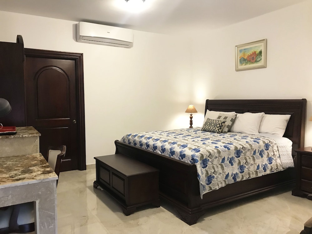 Deluxe Suite, Luxury Bathroom, 1 King Bed, Garden View