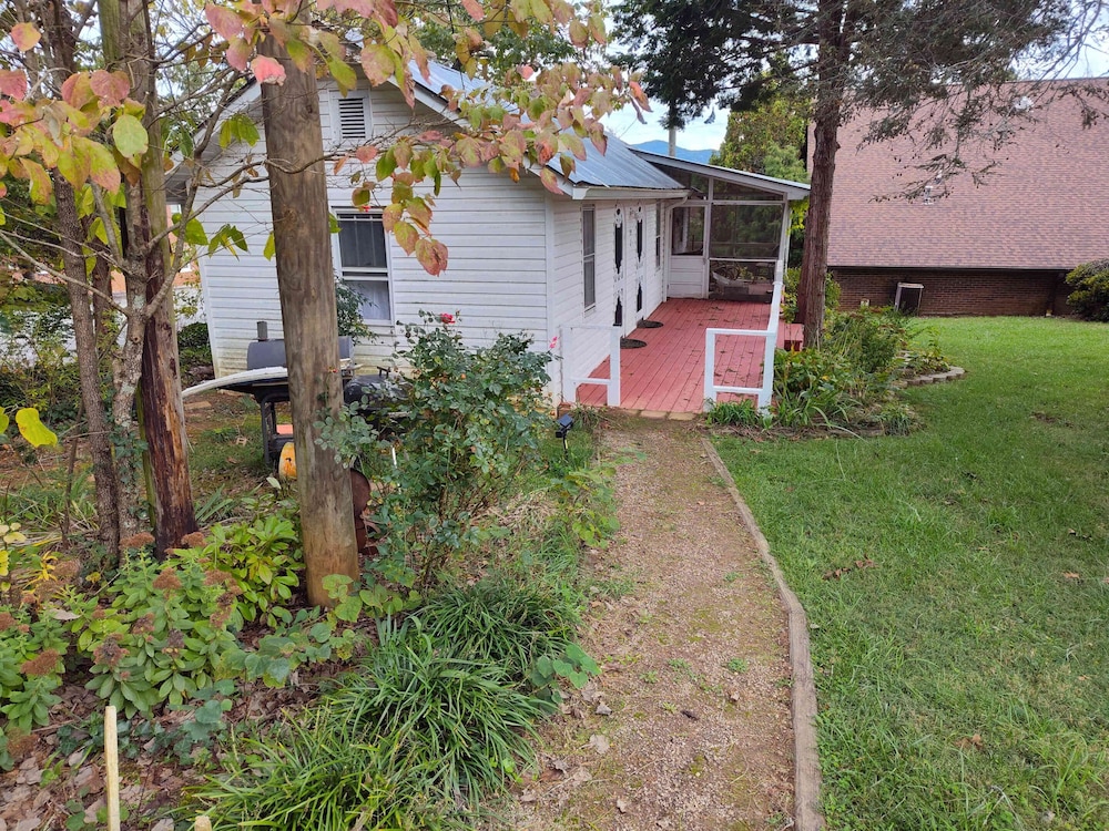 Superior Cottage, Ensuite, Garden View (Cottage Queen) photo 2