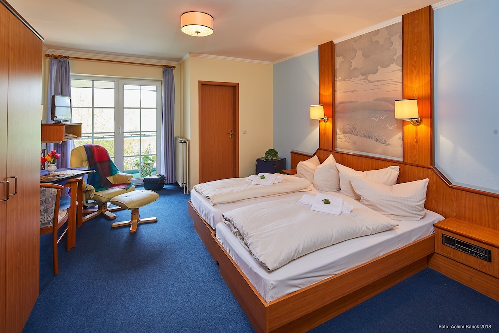 Classic Double or Twin Room, 1 Bedroom, Courtyard Area photo 2